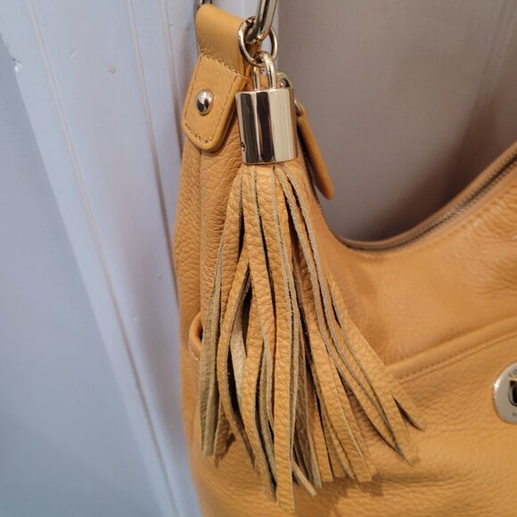 Tommy Hilfiger gold/yellow leather shoulder bag - Picture 2 of 9